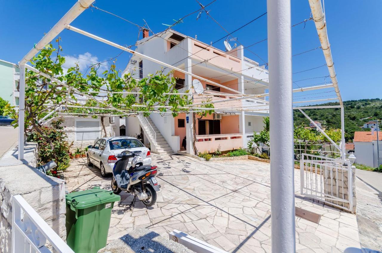 Apartments Kursan Trogir Exteriör bild