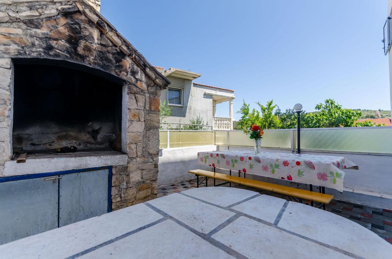 Apartments Kursan Trogir Exteriör bild